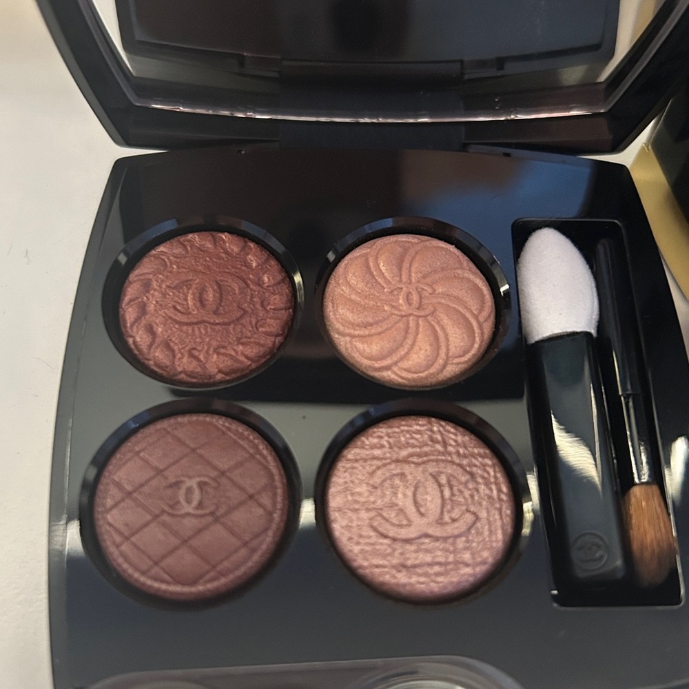 CHANEL Les 4 Ombres Eyeshadow Palette - 219 boutons couture